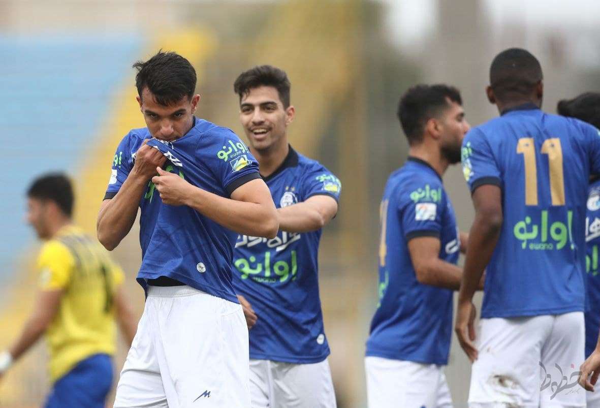 مجیدی داخل هر دو گوش خود پنبه بگذارد/ مجیدی داخل هر دو گوش خود پنبه بگذارد/