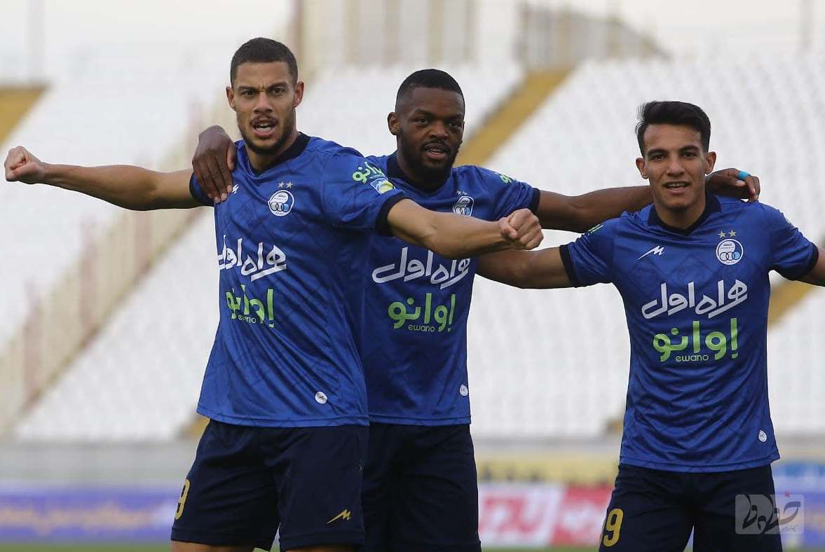 استقلال از غفلت سپاهان بهره برد/ ورود پرسپولیس به کورس قهرمانی استقلال از غفلت سپاهان بهره برد/ ورود پرسپولیس به کورس قهرمانی