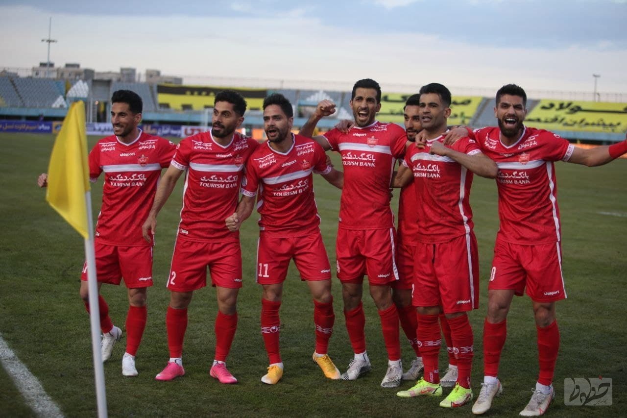 پرسپولیس بازی هفته را از سپاهان برد/ تقسیم امتیازات در دربی کرمان