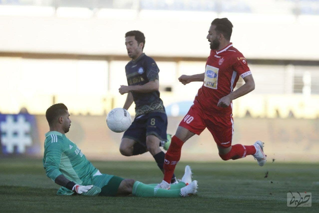 گل با دست هم پرسپولیس را برنده نکرد/ تساوی با گلگهر به سود استقلال گل با دست هم پرسپولیس را برنده نکرد/ تساوی با گلگهر به سود استقلال