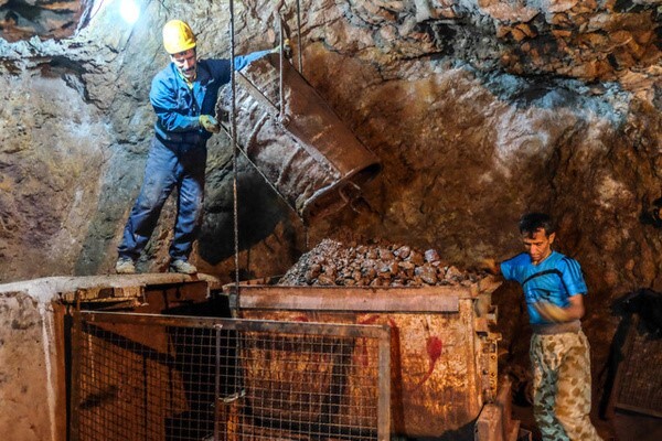 قراردادهای موقت در کارهای دائم مانند خودروسازی، نفت، گاز، پتروشیمی و اشتغال تمام روابط کار را زیرسئوال میبرد! قراردادهای موقت در کارهای دائم مانند خودروسازی، نفت، گاز، پتروشیمی و اشتغال تمام روابط کار را زیرسئوال میبرد!