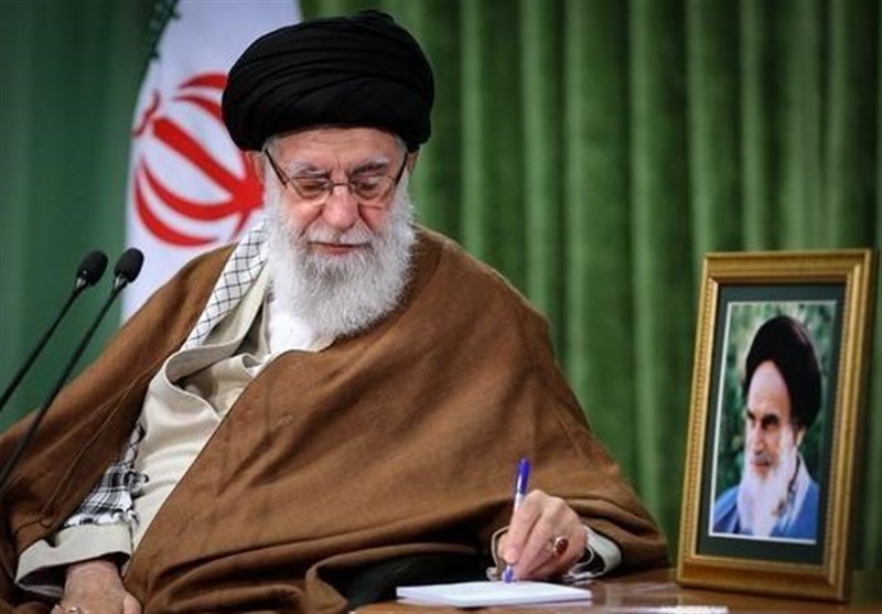 استفتاء از رهبر معظم انقلاب/ آیا گفتن ذکر با صدای بلند به قصد فهماندن مطلبی به دیگران نماز را باطل میکند؟ استفتاء از رهبر معظم انقلاب/ آیا گفتن ذکر با صدای بلند به قصد فهماندن مطلبی به دیگران نماز را باطل میکند؟