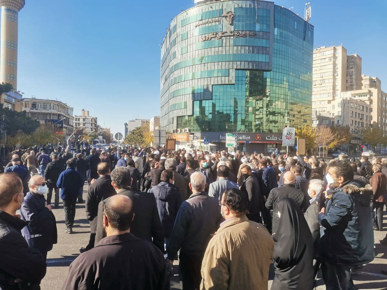 تشییع پیکر مطهر آیت الله رضی شیرازی در تهران تشییع پیکر مطهر آیت الله رضی شیرازی در تهران