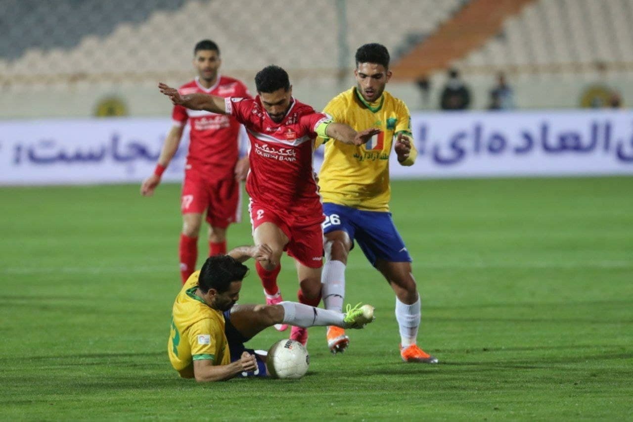 پرسپولیس با آتش زدن نفت 3 امتیاز گرفت/ توقف استقلال در خانه گلگهر سیرجان پرسپولیس با آتش زدن نفت 3 امتیاز گرفت/ توقف استقلال در خانه گلگهر سیرجان