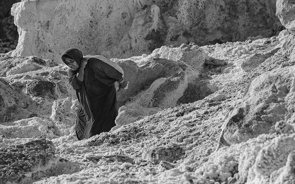 روایتی از زنان گمنام و سخت کوش در مستند «زنان نمکی»
