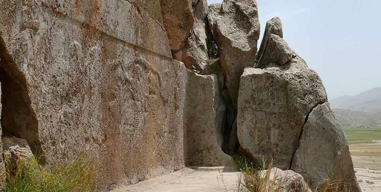 کورانگون؛ سنگ نگاره‌ای ۴۵۰۰ ساله در حال تخریب!