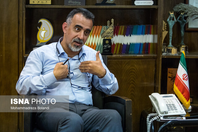 انتقاد مدیر تئاتر از هنرمندانی که پول دولت را میگیرند و دهنکجی میکنند