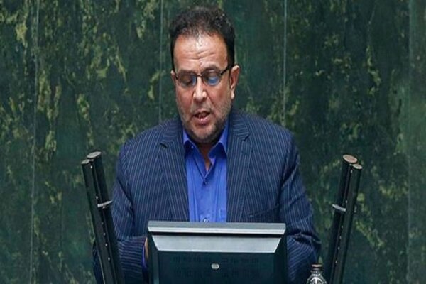 برخورد آماری و سمیناری با شعار سال شایسته مسئولان نیست