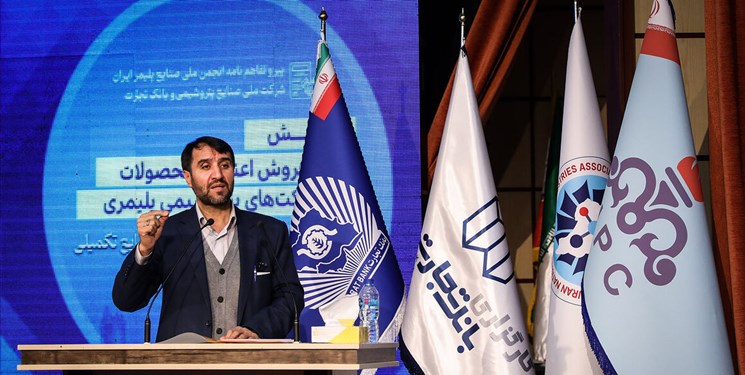 ارزش هر تن محصول پتروشیمی باید به ۵ هزار دلار برسد ارزش هر تن محصول پتروشیمی باید به ۵ هزار دلار برسد