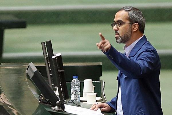 ایزدخواه، نماینده تهران: شروع دولت سیزدهم قیمت دلار ۲۶ هزار تومان و امروز ۳۹ هزار تومان است؛ یعنی افزایش قریب به ۵۰ درصد / قدرت پول ملی کشور جنگ زده سوریه ۸ برابر از ما بیشتر است / افزایش نرخ ارز را به اغتشاشات و یک ماه اخیر حواله ندهید / زمان حذف ارز ۴۲۰۰ تومانی ما فریاد زدیم که مسئله، ارز ۴۲۰۰ تومانی نیست بلکه کاهش ارزش پول ملی است ایزدخواه، نماینده تهران: شروع دولت سیزدهم قیمت دلار ۲۶ هزار تومان و امروز ۳۹ هزار تومان است؛ یعنی افزایش قریب به ۵۰ درصد / قدرت پول ملی کشور جنگ زده سوریه ۸ برابر از ما بیشتر است / افزایش نرخ ارز را به اغتشاشات و یک ماه اخیر حواله ندهید / زمان حذف ارز ۴۲۰۰ تومانی ما فریاد زدیم که مسئله، ارز ۴۲۰۰ تومانی نیست بلکه کاهش ارزش پول ملی است