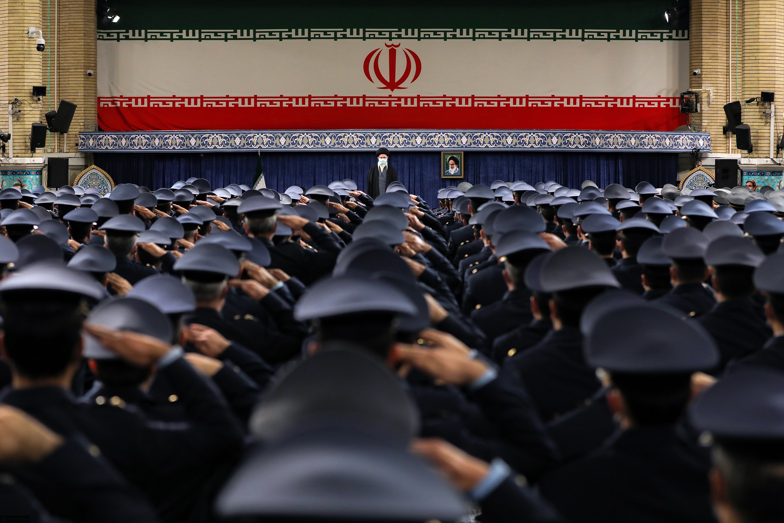 رهبر انقلاب: بعضی&zwnj;ها انقلابی&zwnj;اند ولی انقلابی نمی&zwnj;مانند