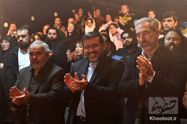 حضور بی‌خبر وزیر فرهنگ در دومین روز از جشنواره تئاتر فجر
