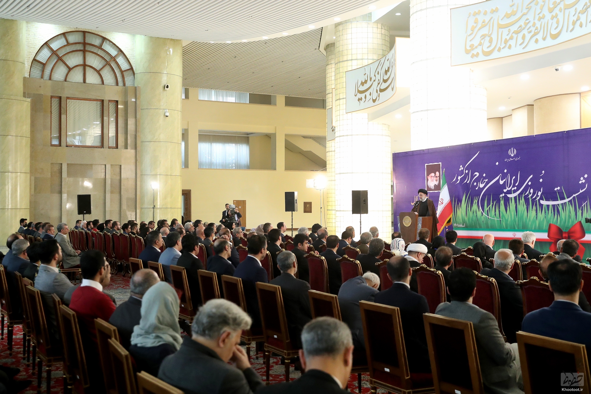 تربیون داران تلاش دشمن برای توقف ملت ایران را ناکام بگذارند/دولت آمادگی دارد بسترهای لازم را برای فعالیت سرمایهگذاران ایرانی در داخل کشور فراهم کند تربیون داران تلاش دشمن برای توقف ملت ایران را ناکام بگذارند/دولت آمادگی دارد بسترهای لازم را برای فعالیت سرمایهگذاران ایرانی در داخل کشور فراهم کند