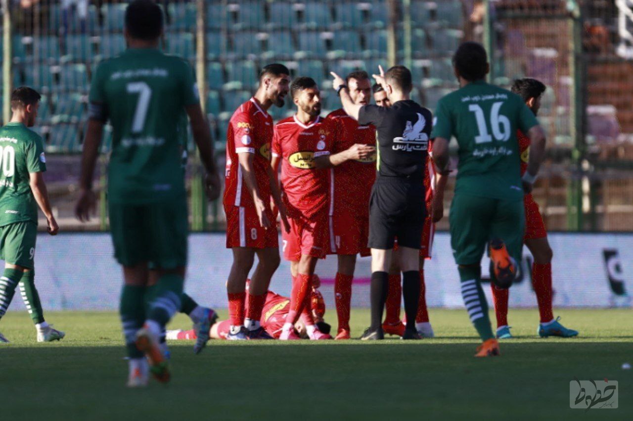 شکایت باشگاه پرسپولیس از داور بازی با ذوبآهن شکایت باشگاه پرسپولیس از داور بازی با ذوبآهن