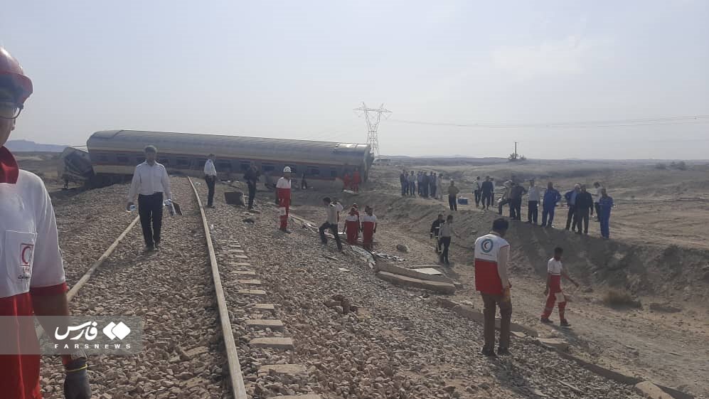 تصاویر و جزئیات خروج مرگبار قطار مشهد - یزد | آخرین آمار کشته‌ها و مصدومین؛ ۶ نفر بازداشت شدند | یزد عزای عمومی شد