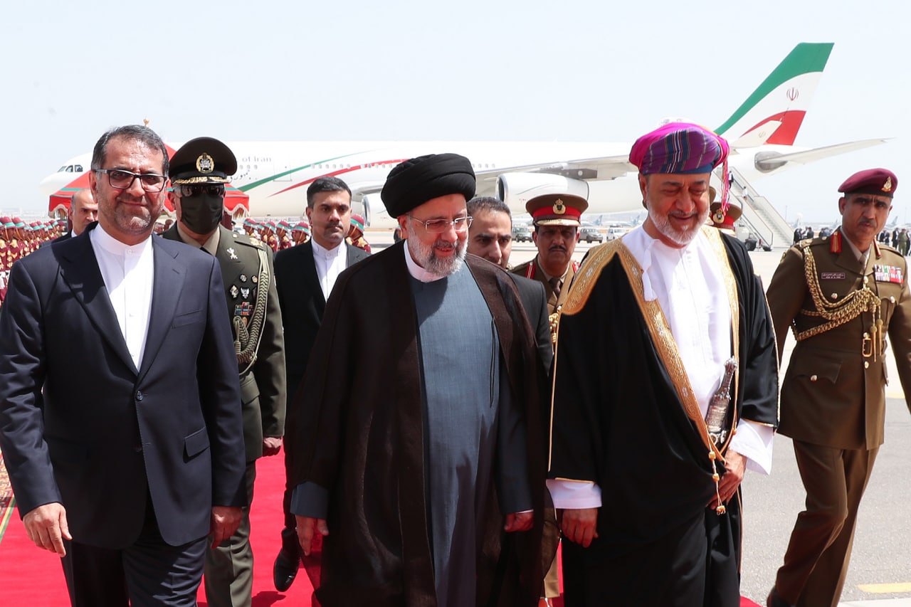سلطان عمان به استقبال رئیسی رفت