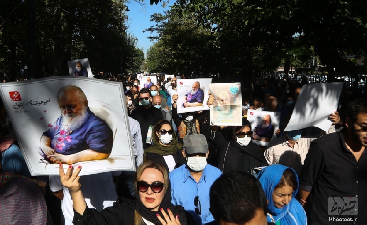 ممنوعیت صدای استاد شجریان در مراسم تشییع هوشنگ ابتهاج!