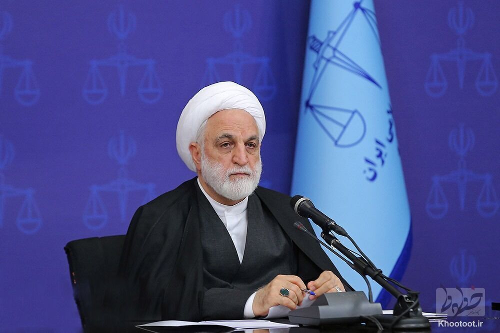کافی نبودن تعداد وکلا و عدم آزادی کافی نبودن تعداد وکلا و عدم آزادی