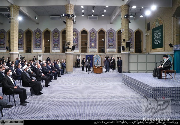 نخبه را ثروت عظیمی باید دانست/ دانشگاه جلوی سلطه را میگیرد