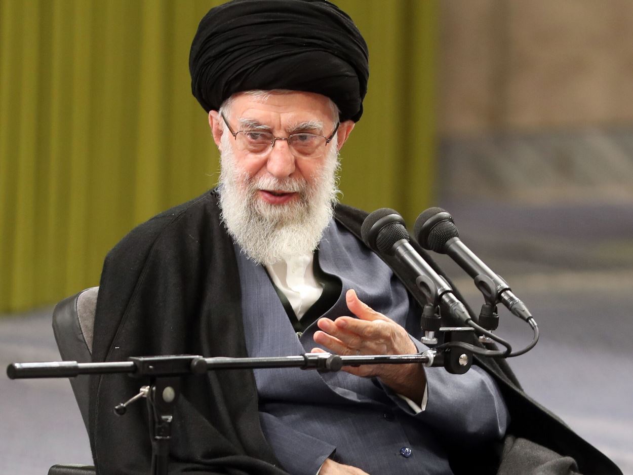 رهبر انقلاب: غربیها از زن ایرانی کینه دارند؛ به دروغ خود را طرفدار آزادی و حقوق زن معرفی میکنند / ادعای حقوق بشر به هیچوجه به غربیها نمیآید / پاکترین جوانان ما همچون آرمان علیوردی و روحالله عجمیان با شکنجه و با تحریک و آموزش رسانهای غربیها کشته شدند / مغولهای امروزی یعنی غربیها، ظاهر و تاخت و تاز متفاوتی دارند؛ به وسیله تحریم، مشغول تاخت و تاز هستند رهبر انقلاب: غربیها از زن ایرانی کینه دارند؛ به دروغ خود را طرفدار آزادی و حقوق زن معرفی میکنند / ادعای حقوق بشر به هیچوجه به غربیها نمیآید / پاکترین جوانان ما همچون آرمان علیوردی و روحالله عجمیان با شکنجه و با تحریک و آموزش رسانهای غربیها کشته شدند / مغولهای امروزی یعنی غربیها، ظاهر و تاخت و تاز متفاوتی دارند؛ به وسیله تحریم، مشغول تاخت و تاز هستند