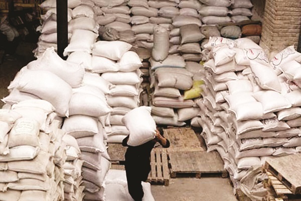 دپوی ۳۰۰ هزار تن برنج مازندران در انبارها/دولت برای خرید این محصولات و رفع مشکلات کشاورزان برنامه‌ریزی کند