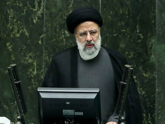 وزیر صرفا باید با خودرو مورد قضاوت قرار گیرد؟/دولت قبل از هر بخشی مدعی برخورد با فساد و ناکارآمدی است وزیر صرفا باید با خودرو مورد قضاوت قرار گیرد؟/دولت قبل از هر بخشی مدعی برخورد با فساد و ناکارآمدی است
