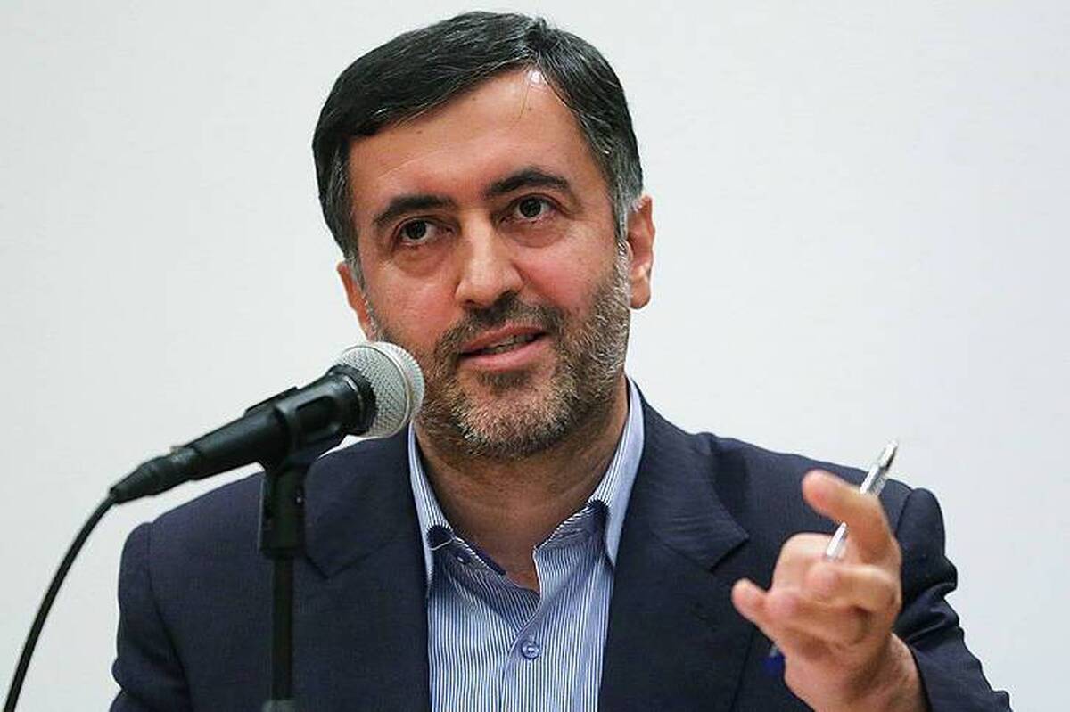 روحانی فکر میکند میتوان موضوع رفراندوم را طرح کرد و رأی آورد / خودش هم میداند که طرح این موضوع نوعی پوشاندن کچلیهای خود است / رفراندومِ «مهاجرت به تهران ادامه داشته باشد یا ممنوع شود؟» یک نمونه روشن است اما در رفراندوم «رابطه با امریکا آری یا خیر؟» آیا مردم می دانند که طرف برای رابطه از ما چه میخواهد؟ / رفراندوم برای ورود سکولارها (انتخابات آزاد) به حکومت، خیانت است روحانی فکر میکند میتوان موضوع رفراندوم را طرح کرد و رأی آورد / خودش هم میداند که طرح این موضوع نوعی پوشاندن کچلیهای خود است / رفراندومِ «مهاجرت به تهران ادامه داشته باشد یا ممنوع شود؟» یک نمونه روشن است اما در رفراندوم «رابطه با امریکا آری یا خیر؟» آیا مردم می دانند که طرف برای رابطه از ما چه میخواهد؟ / رفراندوم برای ورود سکولارها (انتخابات آزاد) به حکومت، خیانت است