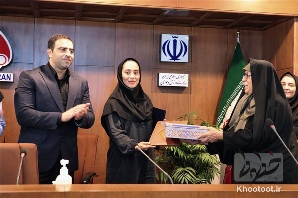 تجلیل از اولین بانوى طلایى پاورلیفتینگ ایران در نشست کمیسیون زنان کمیته ملى المپیک