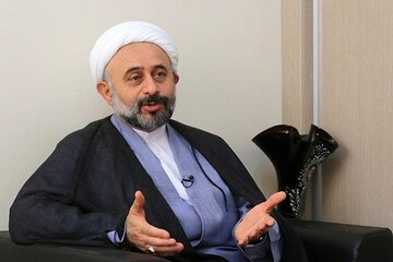 عظمت یک دانشگاه به حضور استادان عالم آنجا است| هر که زور پیدا کرده زور گفته و ظلم کرده است