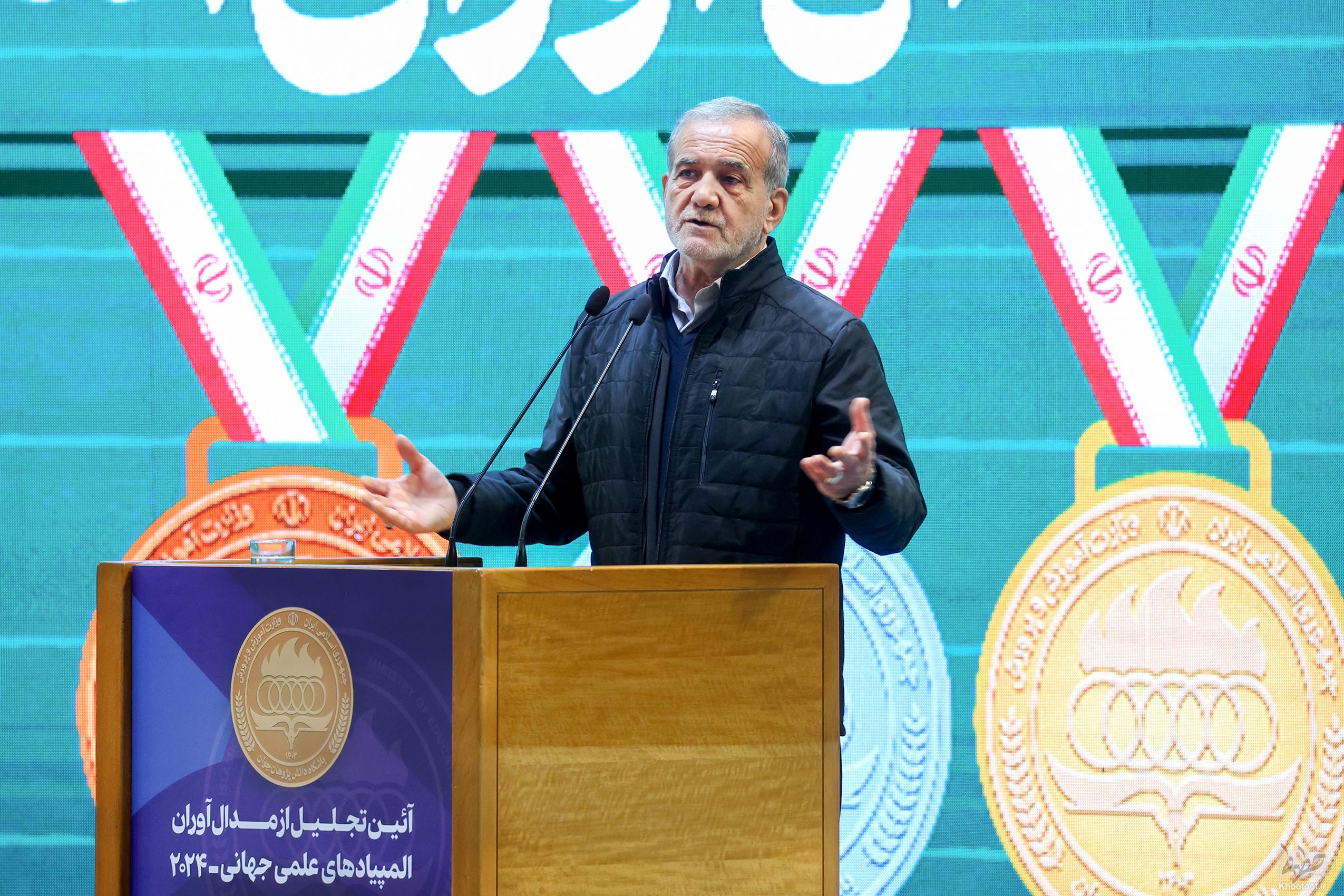 انتخاب دستیار از نخبگان و مدال‌آوران المپیادهای علمی/ با افراد بی‌سواد، بی‌انگیزه و ریاکار به جایی نخواهیم رسید