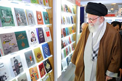 گزارش تصویری از بازدید رهبر معظم انقلاب اسلامی از نمایشگاه کتاب تهران