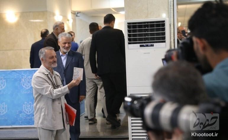 روز شلوغ ستاد انتخابات/ از ورود احمدی نژاد تا نمایندگان ادوار مجلس شورای اسلامی