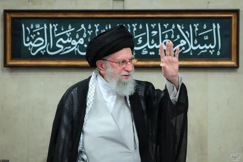 گزارش تصویری از حضور رهبر معظم انقلاب در مراسم عزاداری شهادت امام رضا(ع)