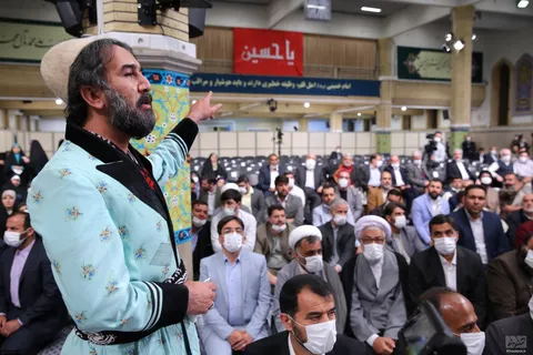 گزارش تصویری از دیدار مقام معظم رهبری با شاعران و اساتید زبان فارسی