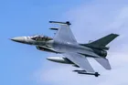 متواری شدن جنگنده F16 دشمن با شلیک موشک سامانه پدافند هوایی سپاه