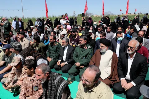 گزارش تصویری از حضور رئیس جمهور در جمع زائران راهیان نور در یادمان شهدای غواص
