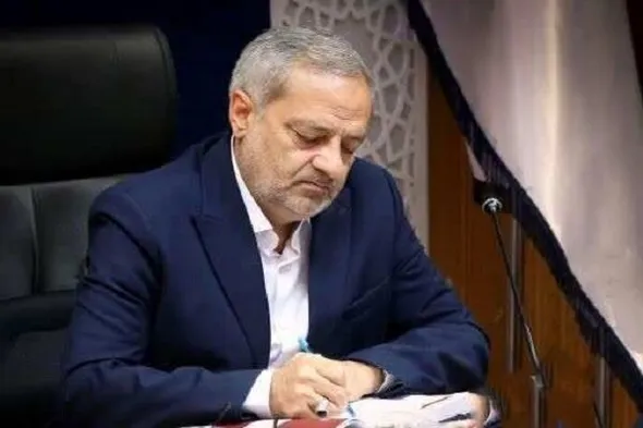 شایعه الزام دانش‌آموزان به نصب پلاک کذب است