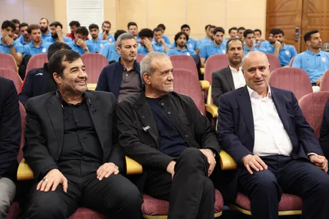 گزارش تصویری از بازدید پزشکیان از کمپ و اردوی آماده‌سازی تیم ملی فوتبال