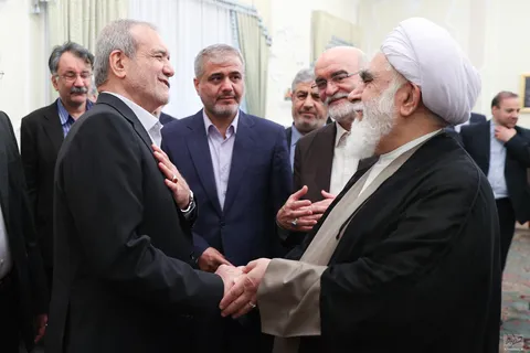 گزارش تصویری از دیدار رئیس جمهور با جمعی از مدیران و کارگزاران کشوری و لشکری