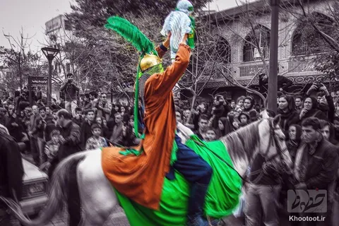 این حسین کیست که عالم همه دیوانه اوست!