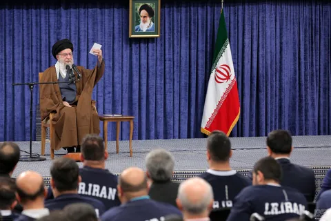 گزارش تصویری از دیدار قهرمانان و مدال‌آوران ورزشی با رهبر معظم انقلاب