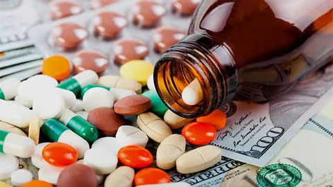 صنایع دارویی باید در کیفیت بالا نه بهای تمام شده پایین رقابت کنند! /معافیت مالیات بر ارزش افزوده به ضرر تولیدکنندگان است