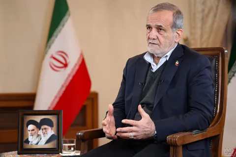 گزارش تصویری از گفت‌وگوی پزشکیان با رسانه KHAMENEI.IR