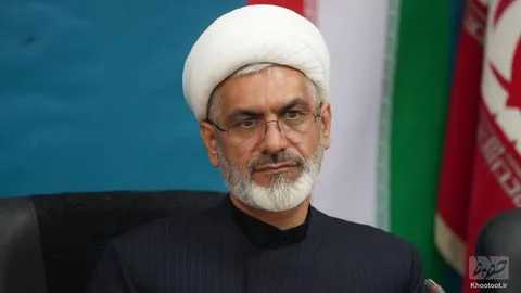 زحمات خبرنگاران بالاتر از زحمات رزمندگان نباشد کمتر نیست چرا که این رسانه‌ها هستند که افکار عمومی را قانع می‌کنند
