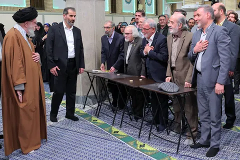 گزارش تصویری از دیدار شاعران با رهبر معظم انقلاب اسلامی