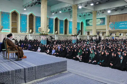 گزارش تصویری از دیدار رهبر معظم انقلاب با هزاران نفر از زنان و دختران
