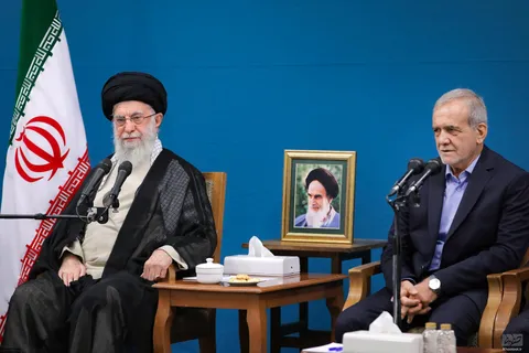 گزارش تصویری از اولین دیدار رهبر معظم انقلاب با هیئت دولت چهاردهم