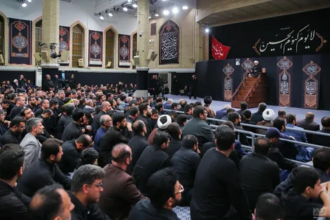 گزارش تصویری از اولین شب عزاداری حضرت اباعبدالله الحسین(ع) در حسینیه‌ امام خمینی(ره)