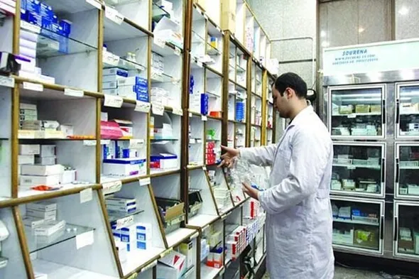 مطالبات پرداخت‌ نشده داروخانه‌ها توسط بیمه‌ها، عامل اصلی کمبود دارو