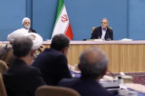 به جای گفتگو و رسیدن به نگاه مشترک، با هم تقابل می‌کنیم